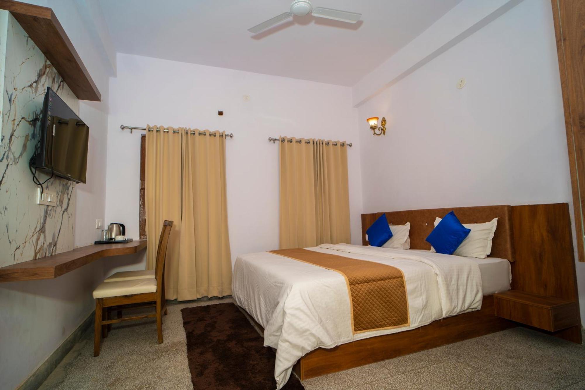 Devdarshan Hotel & Restaurant Udaipur Exteriör bild