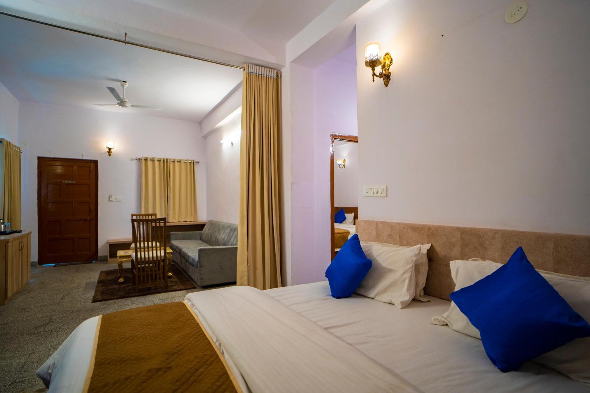 Devdarshan Hotel & Restaurant Udaipur Exteriör bild