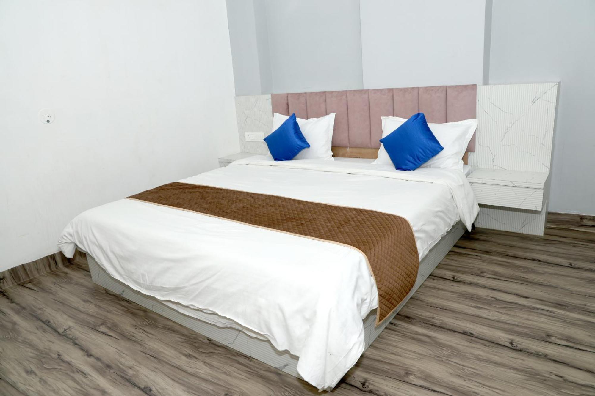 Devdarshan Hotel & Restaurant Udaipur Exteriör bild