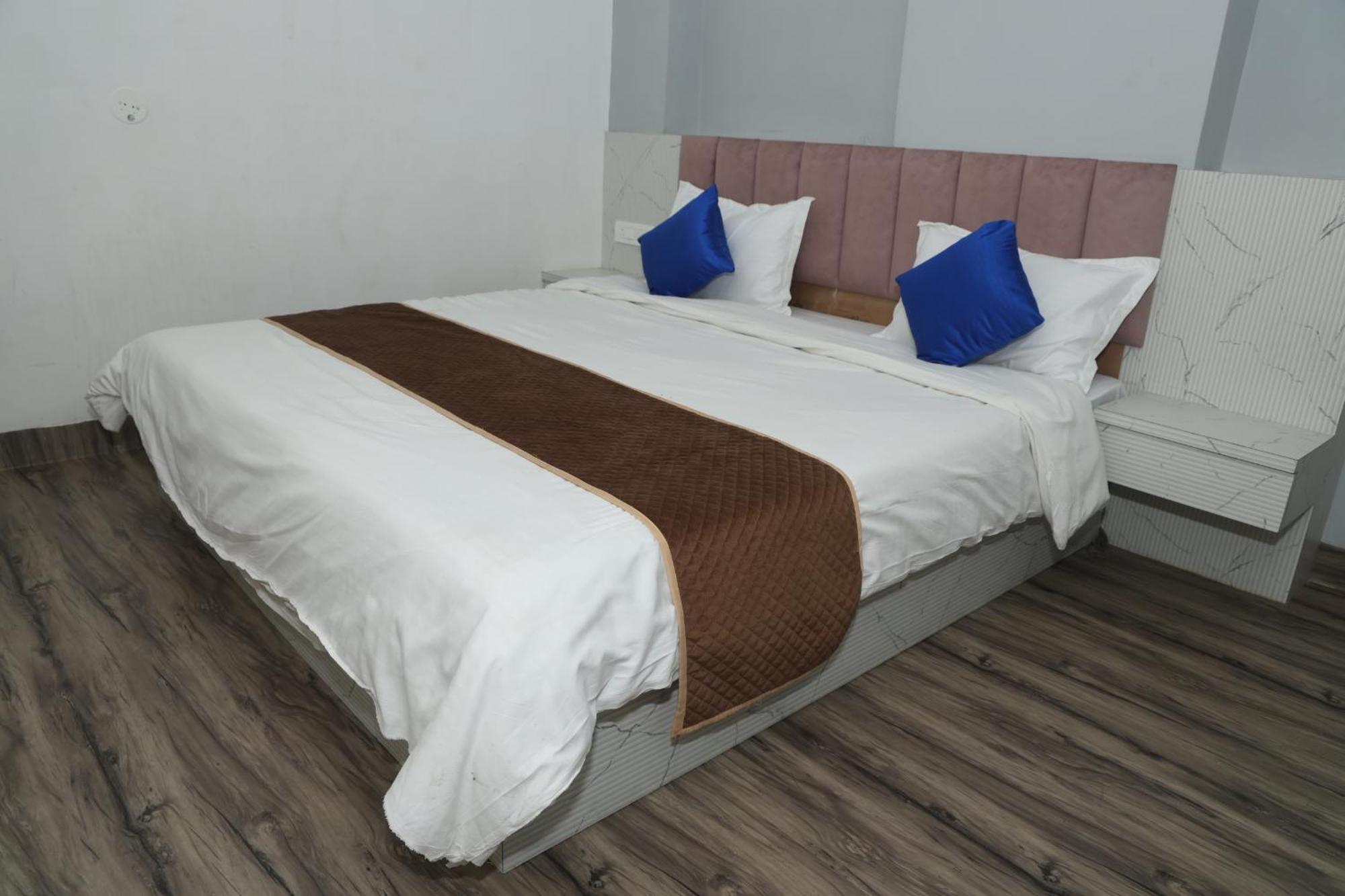 Devdarshan Hotel & Restaurant Udaipur Exteriör bild