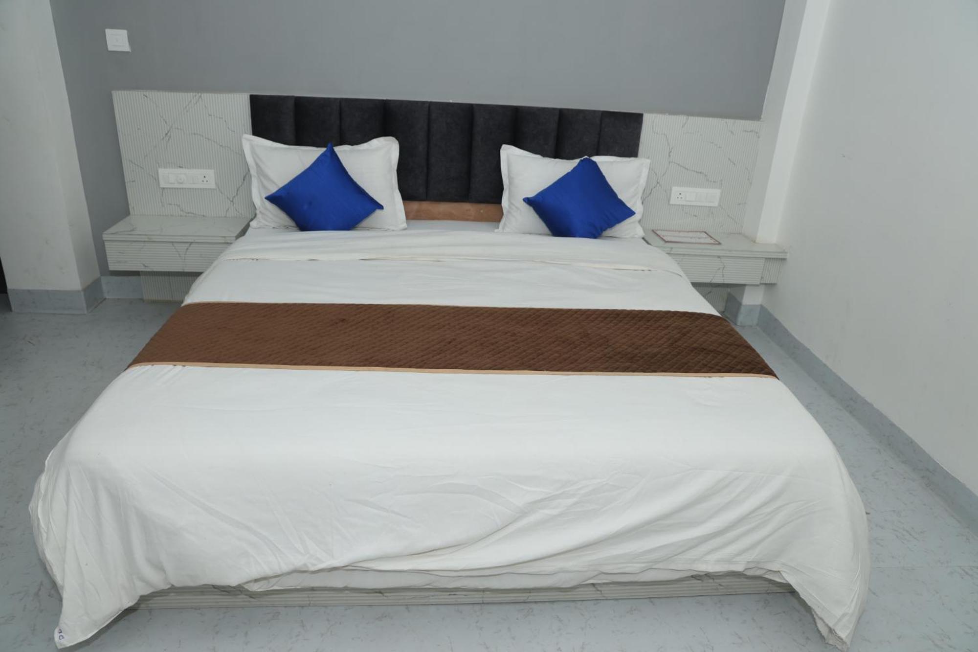Devdarshan Hotel & Restaurant Udaipur Exteriör bild
