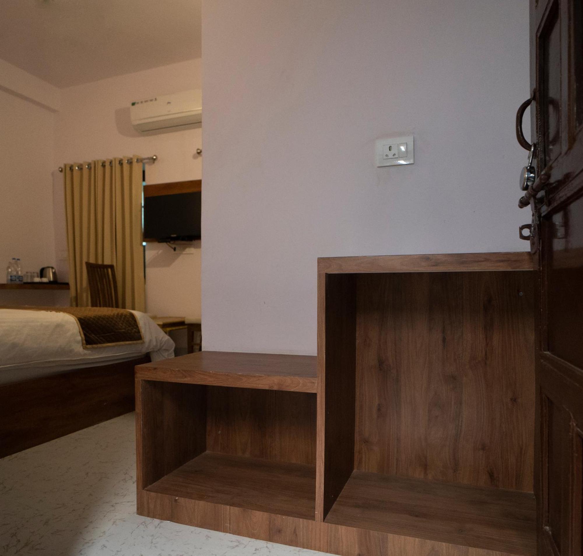Devdarshan Hotel & Restaurant Udaipur Exteriör bild