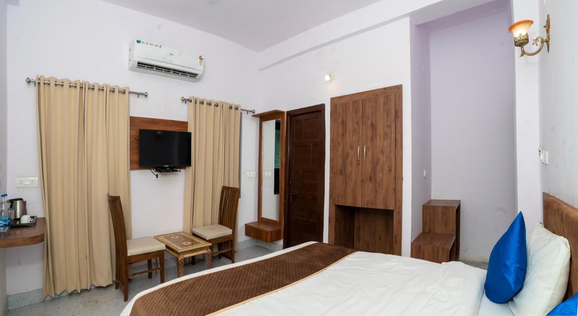 Devdarshan Hotel & Restaurant Udaipur Exteriör bild