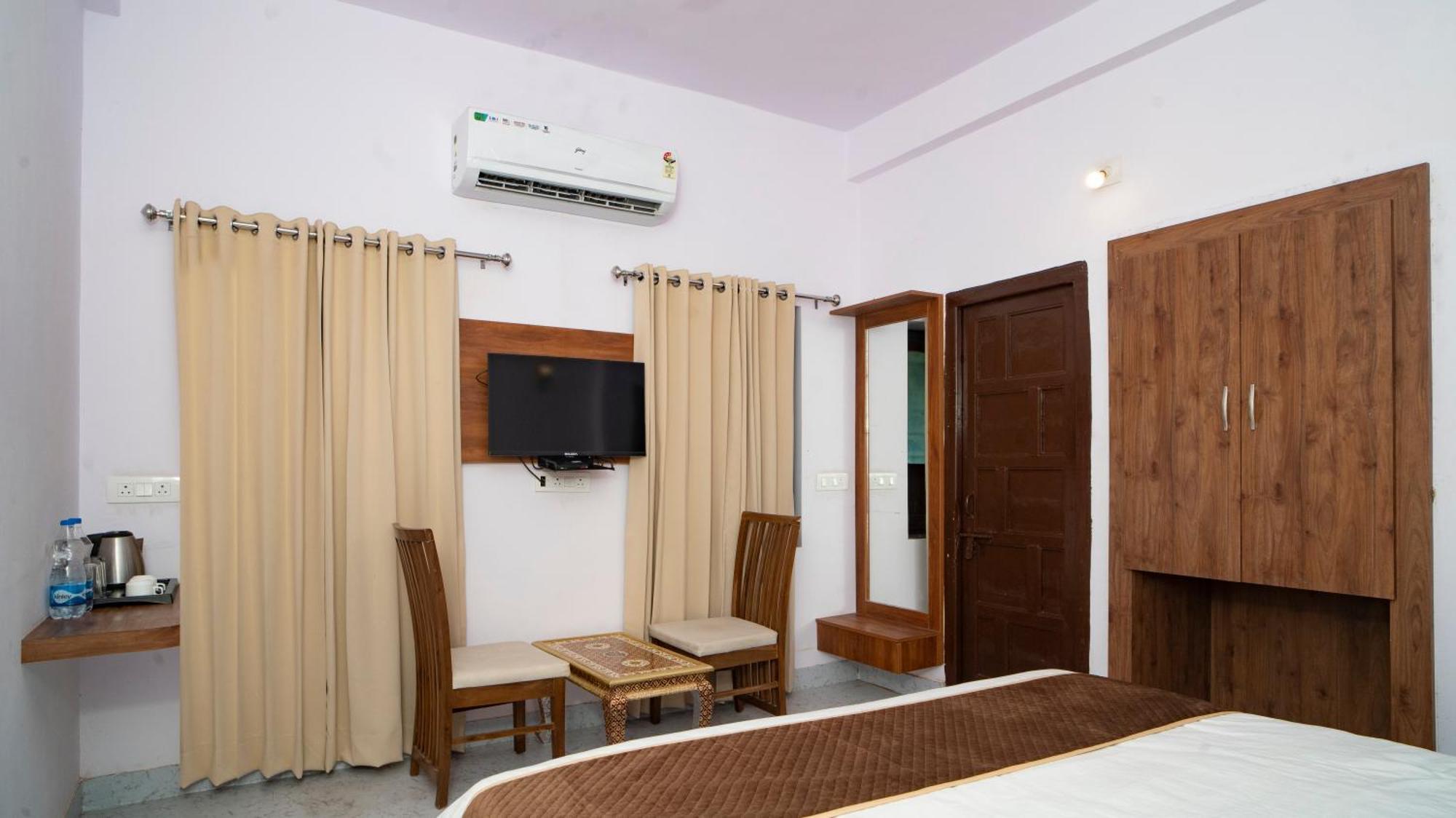 Devdarshan Hotel & Restaurant Udaipur Exteriör bild